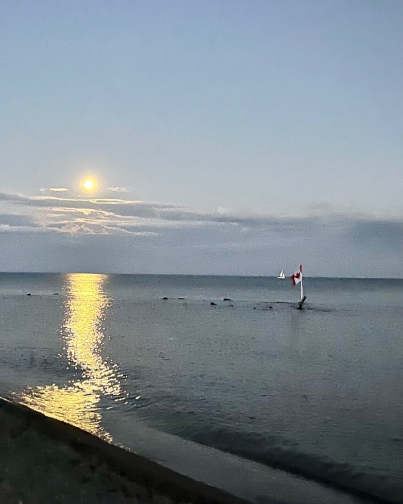 A stunning view of tonight’s Sturgeon Moon over beautiful Lake Ontario. Always and forever, proud to be Canadian. Let us remember that the word Ontario comes from the Wendat word Ontarïio’, meaning “the lake is beautiful, great.”#eastyorktoronto #beachestoronto #kmorrison4bey #beacheseastyork photo credit to my love Siobhán