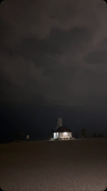 Nature never fails to deliver. The spectacular storm on Oct 7 lit up the entire skyline. I was taking the dog for a walk, but got to shelter before the huge rain storm came.  Soundtrack is Sam Casey, a local artist that is on her way up for sure. Please check out this outstanding local artist  #beacheseastyork #eastyorktoronto #kmorrison4bey #itsmesamcasey